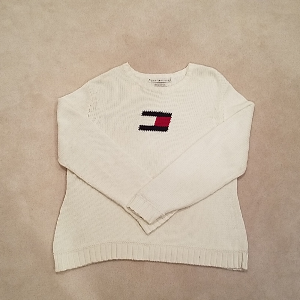 Beautiful Tommy Hilfiger winter knit sweater.